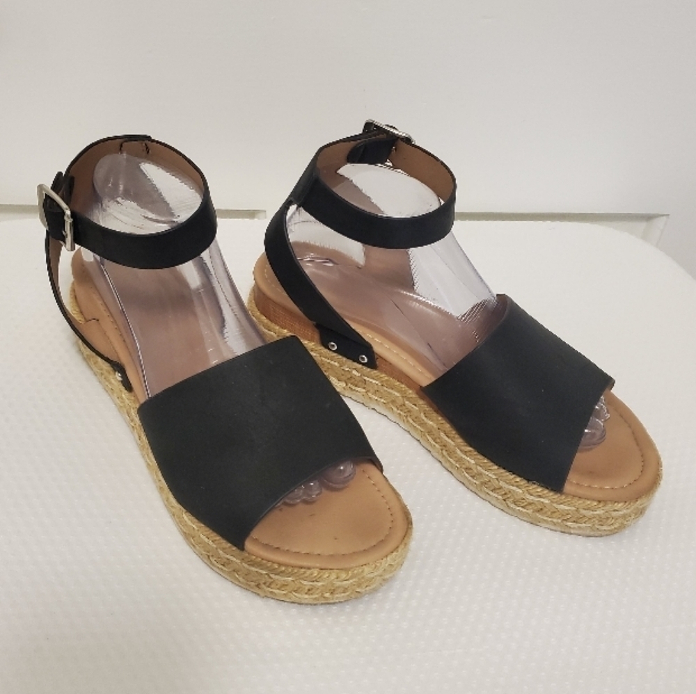 CUSHIONAIRE Black Espadrille Sandals Size 9, Preppy, Classic
